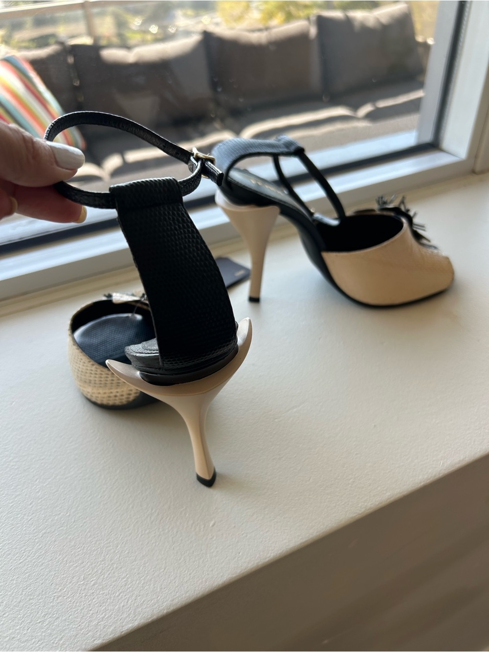 Fendi Two-Tone Beige and Black Floral Slingback Heels - Picture 3 of 4
